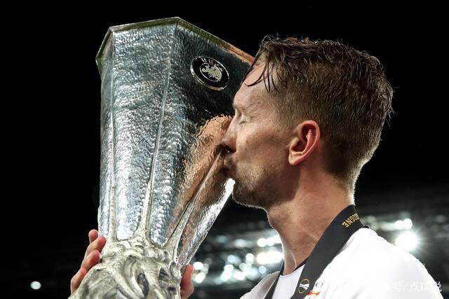 米德尔顿接受左右脚踝手术 季后赛带伤出战